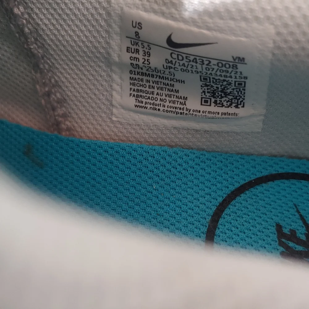 Nike Air Max Sneakers Women's - Picture 11 of 14